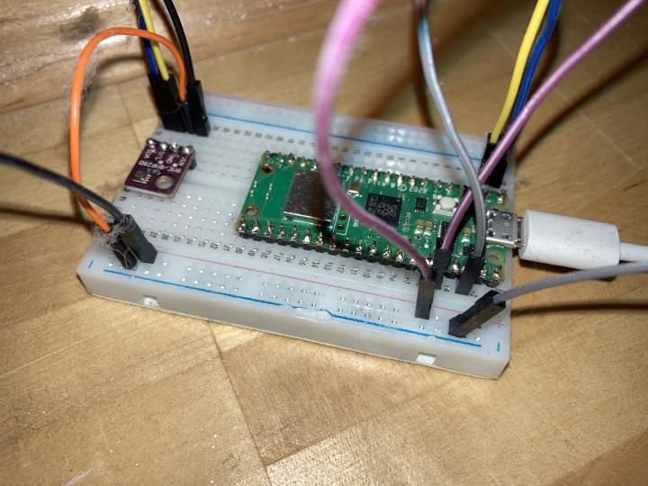 Pico W with BME280, connected via a breadboard and jumpers